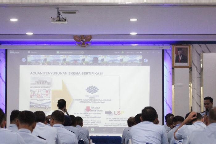 Foto : Badan Nasional Sertifikasi Profesi (BNSP) memberikan pembekalan strategi melalui Rakor Dalsed, Sosialisasi, dan Bimtek KPM yang digelar di Pusbekmat AU, Lanud Halim Perdana Kusuma, pada 19 hingga 22 Agustus 2024. (Doc.Ist)