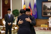 Menteri Pertahanan RI yang juga presiden terpilih 2024-2029 Prabowo Subianto melakukan pertemuan dengan Presiden Kamboja Samdech Akka Moha Sena Padei Techo Hun Sen. (Dok. Tim Media Prabowo)

