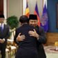 Menteri Pertahanan RI yang juga presiden terpilih 2024-2029 Prabowo Subianto melakukan pertemuan dengan Presiden Kamboja Samdech Akka Moha Sena Padei Techo Hun Sen. (Dok. Tim Media Prabowo)

